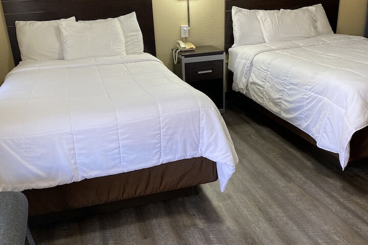Room 11 of 28