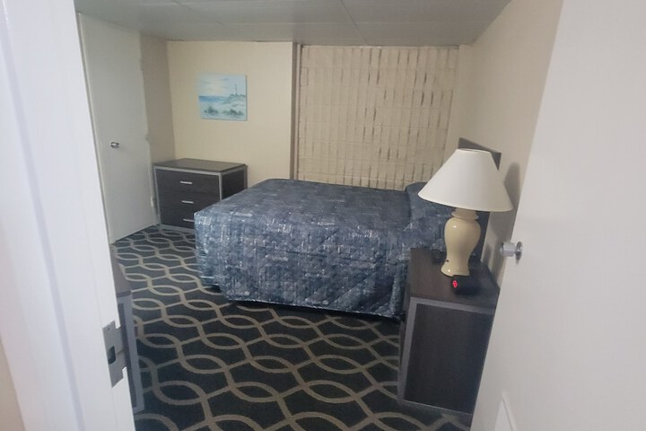 Room 25 of 38
