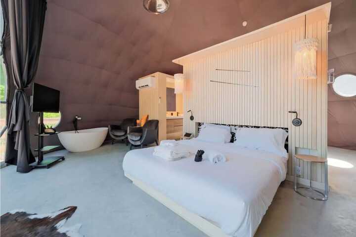Room 145 of 325
