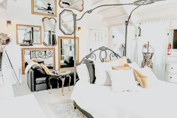 Room 27 of 230