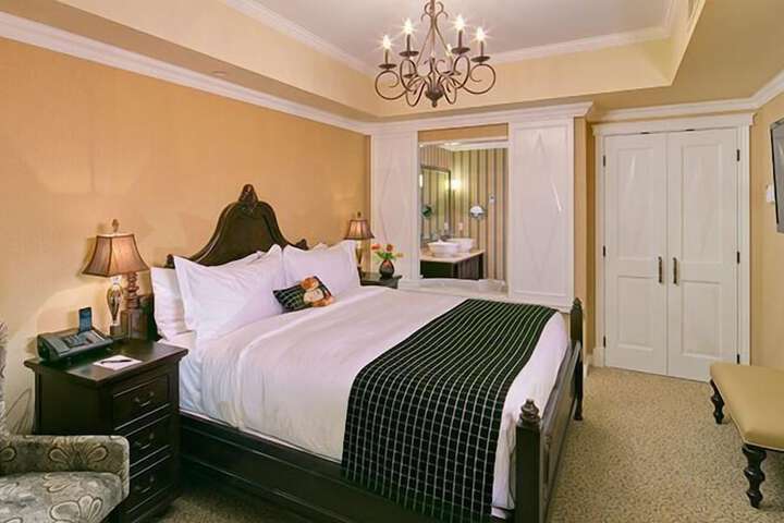 Oak Bay Beach Hotel