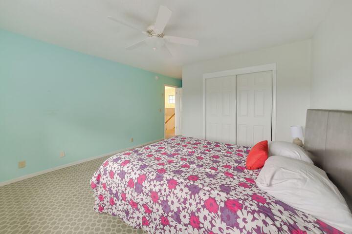 Pet-friendly Hollister Getaway w / Grill!