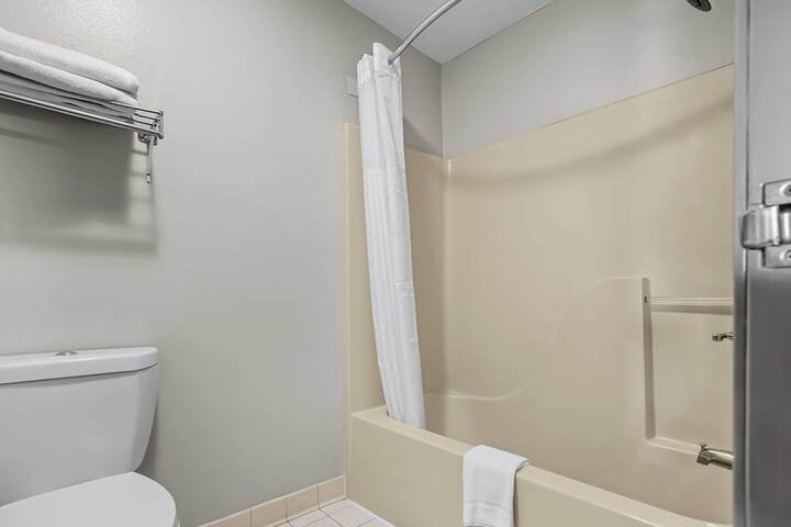Days Inn by Wyndham Collinsville / St. Louis
