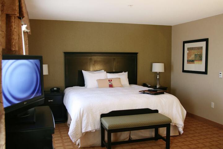 Room 10 of 16