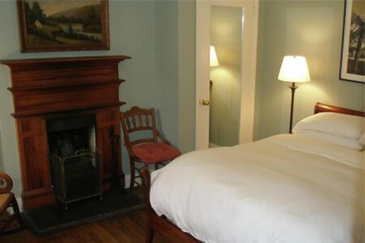 Room 200 of 238