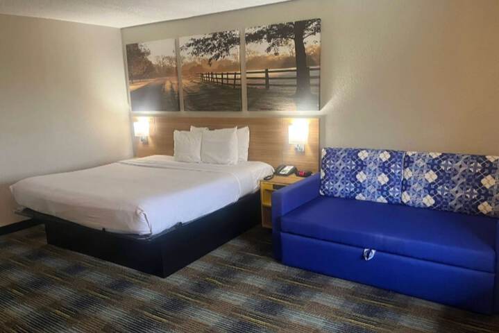 Room 7 of 24
