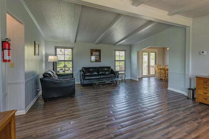 Quaint Asheboro Home 1 Mi to North Carolina Zoo!
