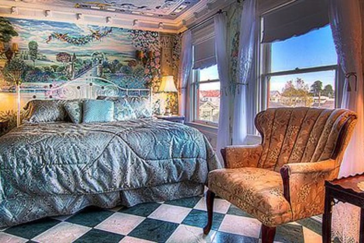 Gingerbread Mansion Inn