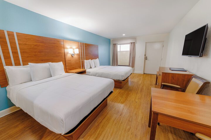 Dunes Inn & Suites