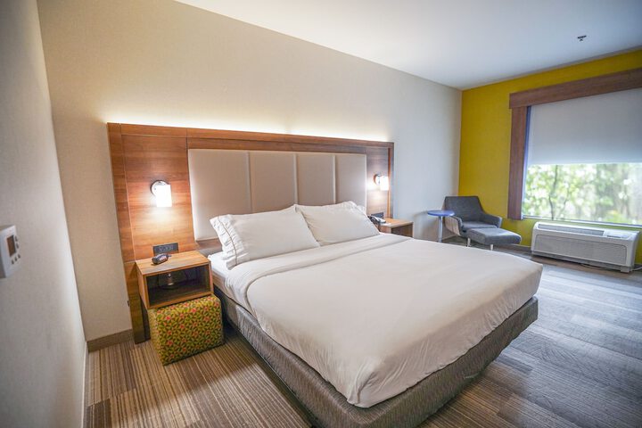 Holiday Inn Express & Suites Ontario by IHG