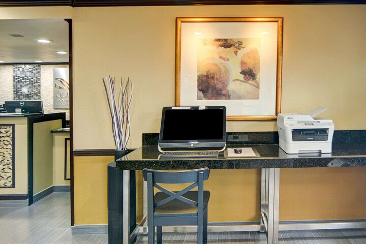 Business Center 61 of 61