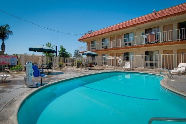 Pool 4 of 24
