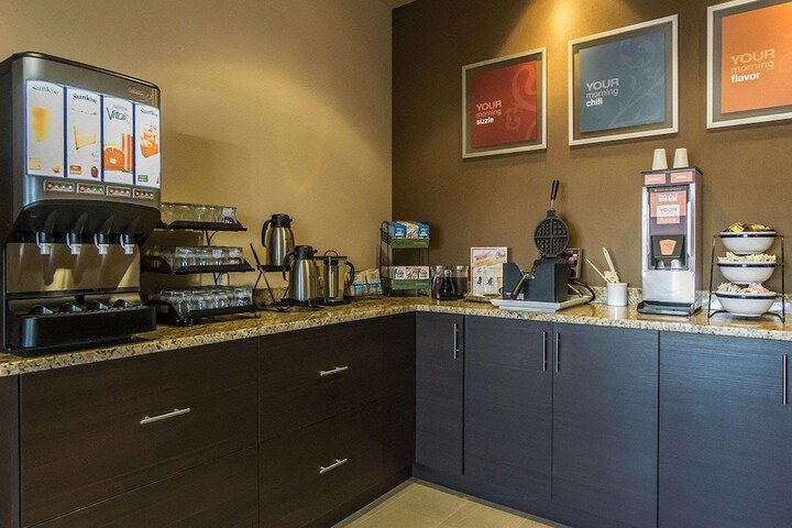 Comfort Inn & Suites Edmonton International Airport