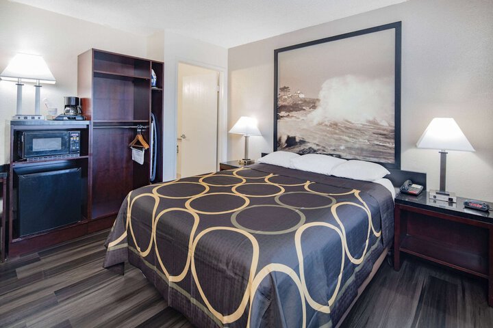Room 33 of 43