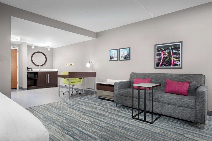 Room 32 of 42