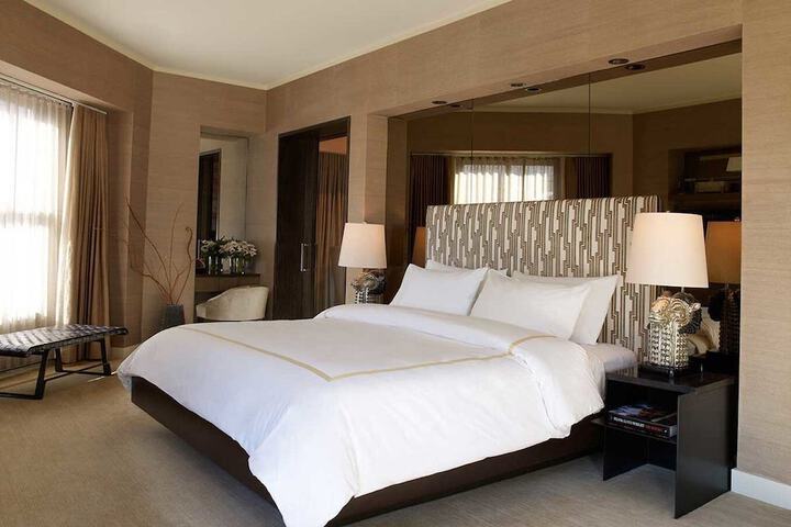 Room 14 of 82