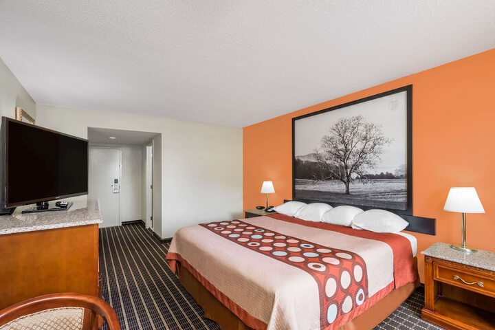 Super 8 by Wyndham Dandridge