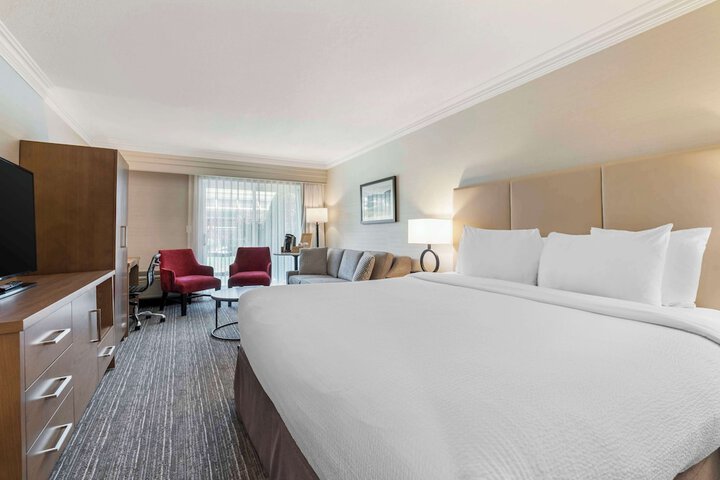 Best Western Plus Kelowna Hotel & Suites
