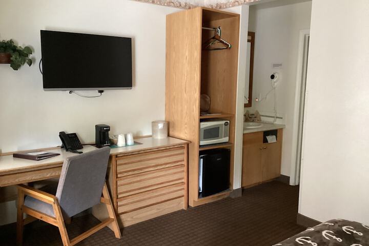 Room 43 of 68