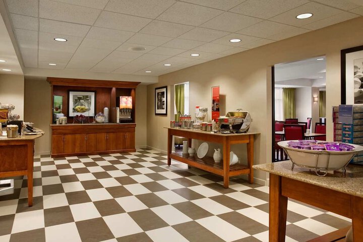 Hampton Inn by Hilton Dunn