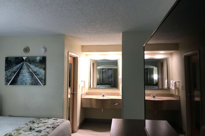 Room 8 of 13
