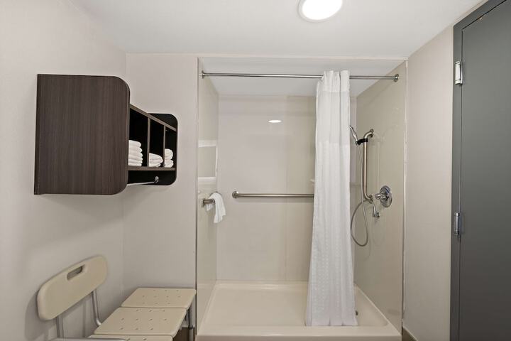 Room 26 of 39