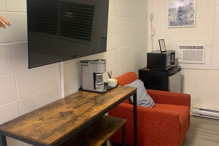 Room 17 of 28