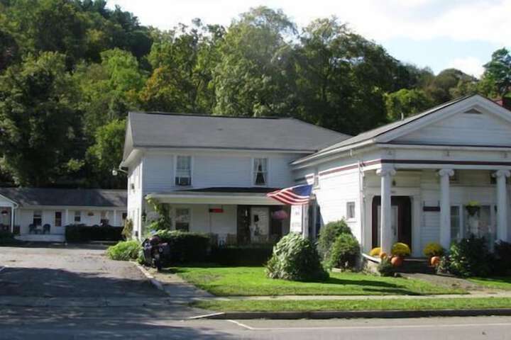 Colonial Inn & Creamery