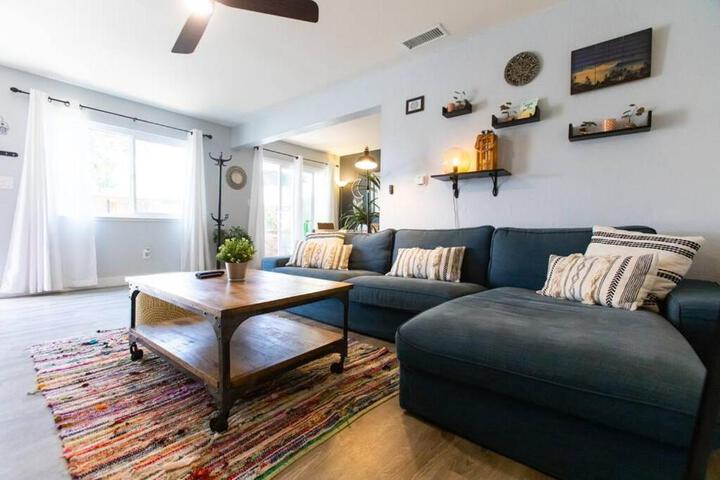 Cali Condo+BBQ+MemoryFoamBeds+12min to Beach