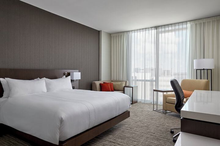 Calgary Airport Marriott In-Terminal Hotel