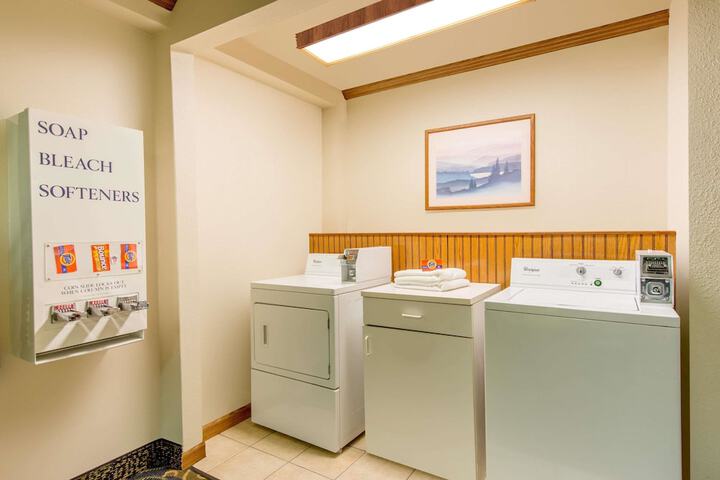 Super 8 by Wyndham Youngstown / Austintown
