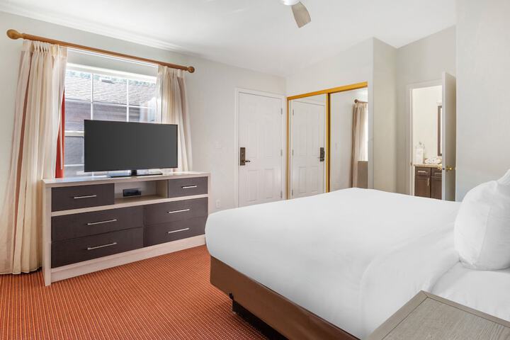 Room 33 of 52