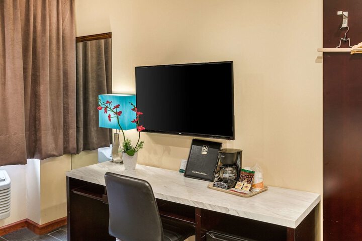 Room 14 of 25