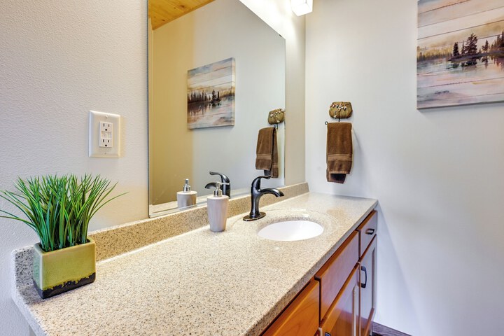 Cozy Lake Wissota Escape w / Community Dock!