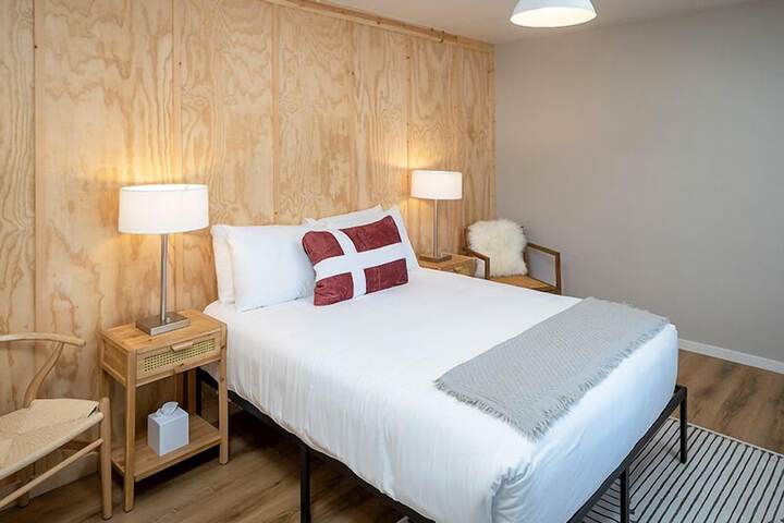 Room 4 of 17