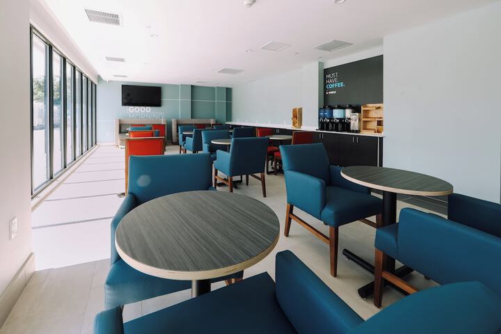 Breakfast/Coffee Service 28 of 34