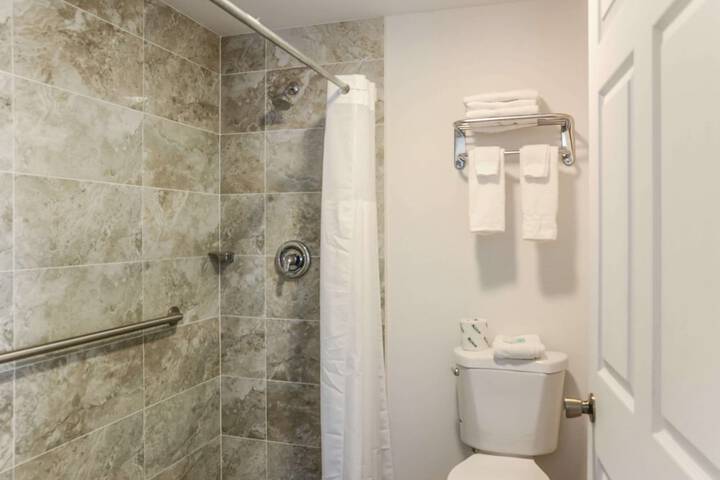 Room 17 of 32