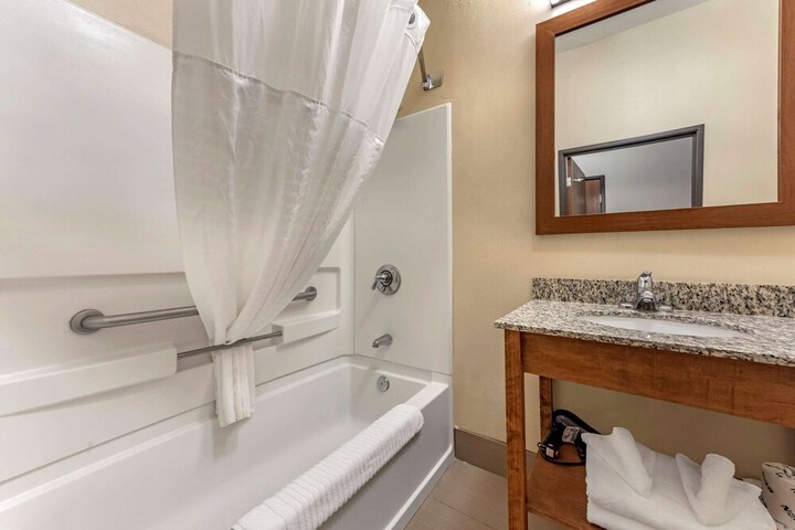 Comfort Inn & Suites Streetsboro - Kent