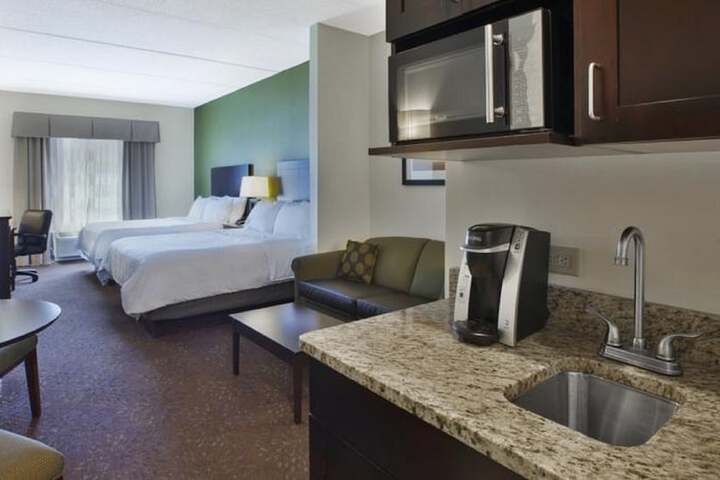 Room 42 of 77