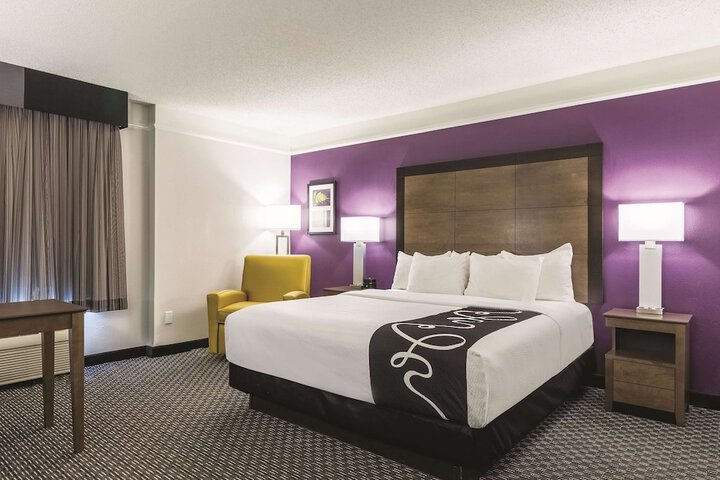 La Quinta Inn & Suites by Wyndham Alexandria Airport