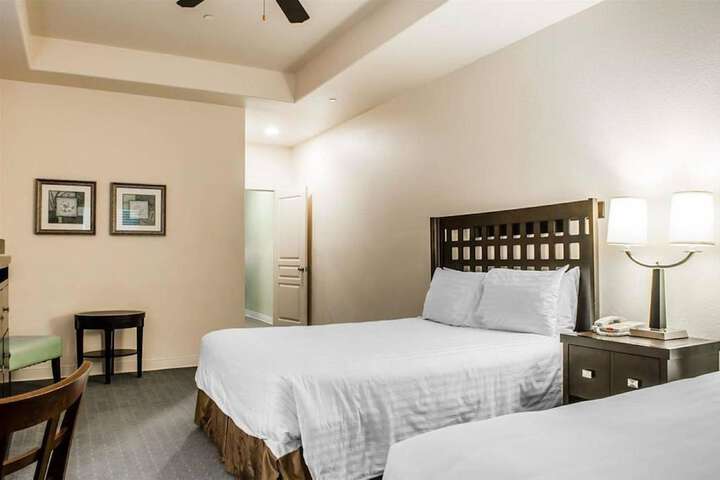 Room 25 of 38