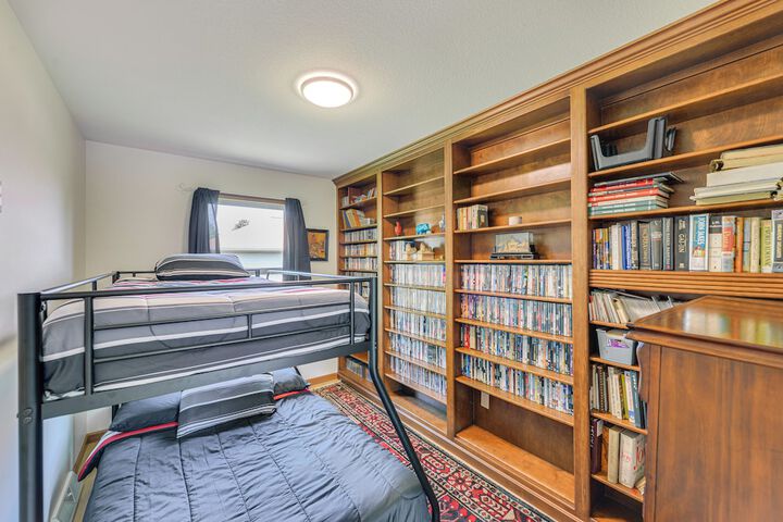 Wfh-friendly Columbiana Vacation Rental w / Deck!