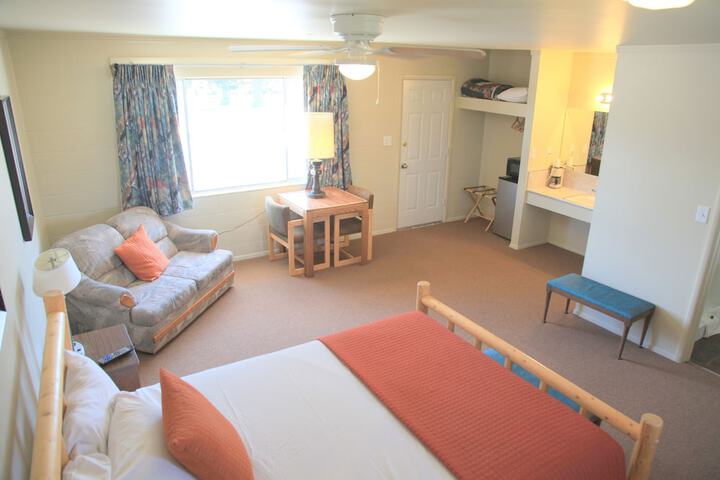 Room 21 of 38