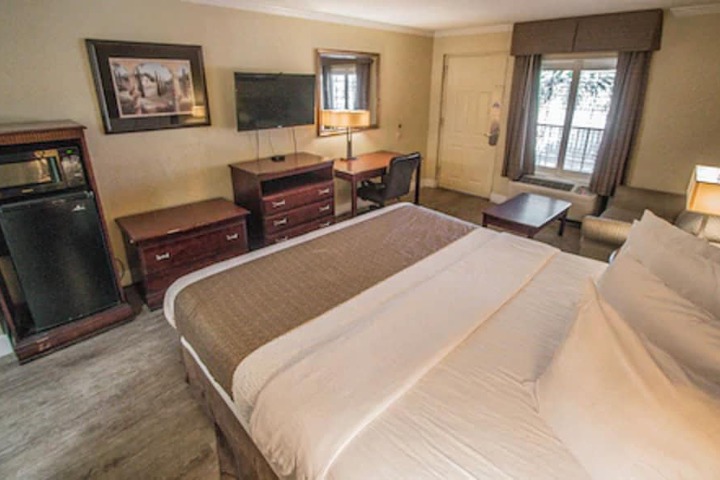 Room 28 of 37