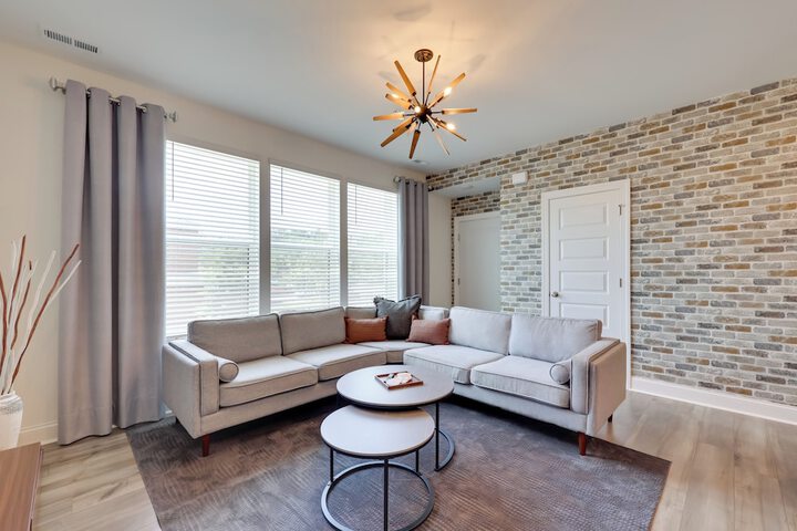 Modern Downtown Apt w / Balcony in Wake Forest!