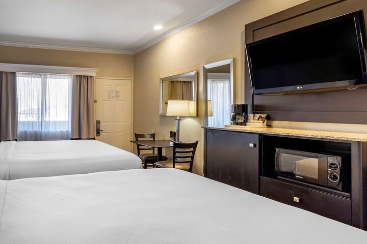 Room 21 of 38