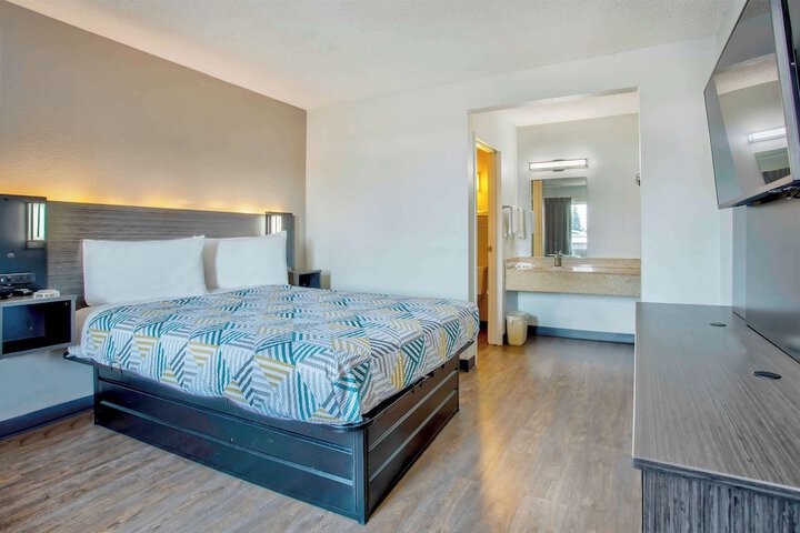 Room 21 of 25