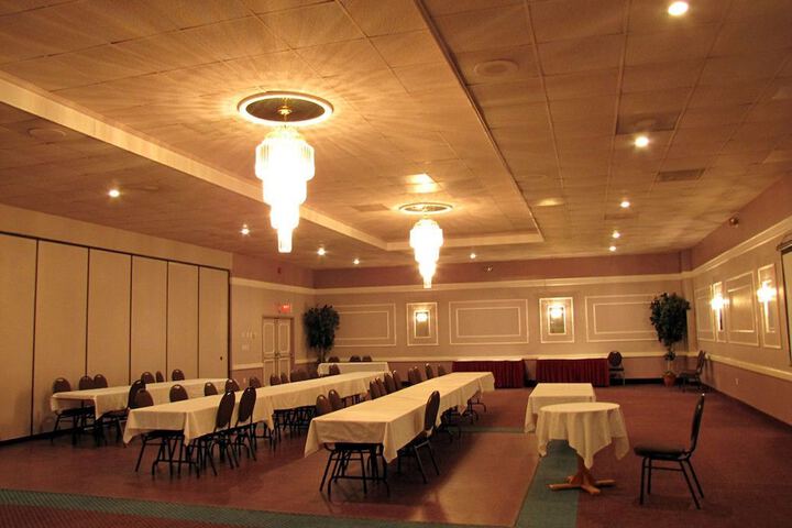 Ballroom/Hall 19 of 20