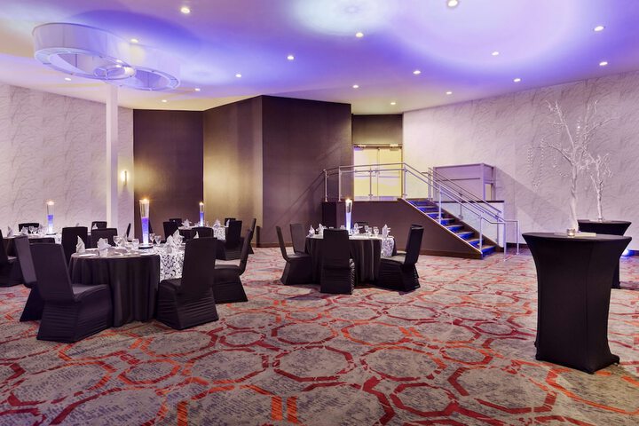 DoubleTree by Hilton Toronto Airport West