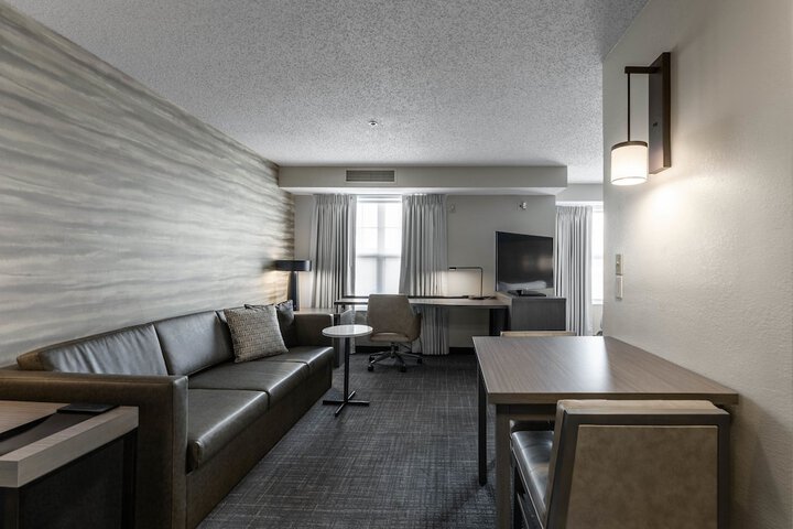 Room 32 of 63